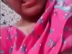 Horny Indian girl showing her tits and pussy MORE VIDEOS ON CAMGIRLS.SU