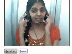 Desi girl showing boobs and pussy on webcam in a netcafe