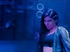 Samantha shaking her boobs