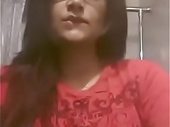 desi girl showing boobs selfie video